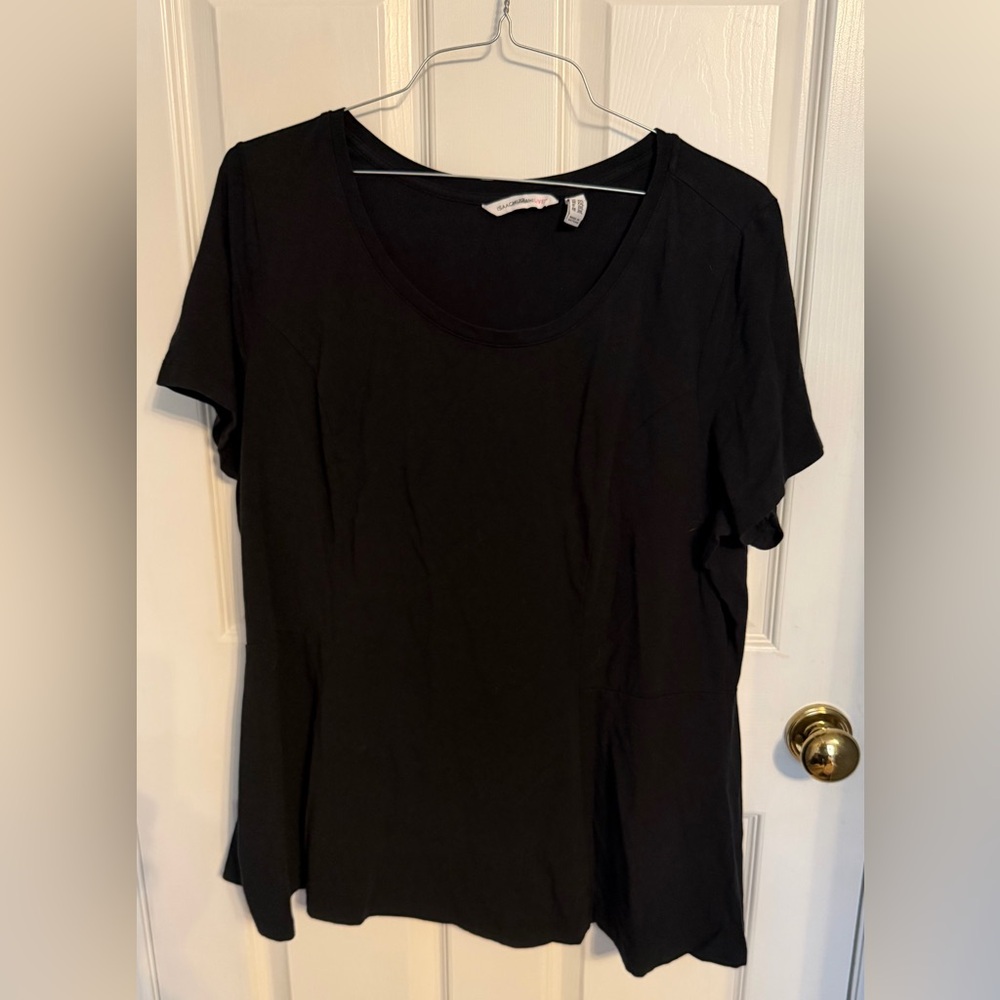 Isaac Mizrahi Black Short Sleeve Slight Peplum Tee, 2XL.